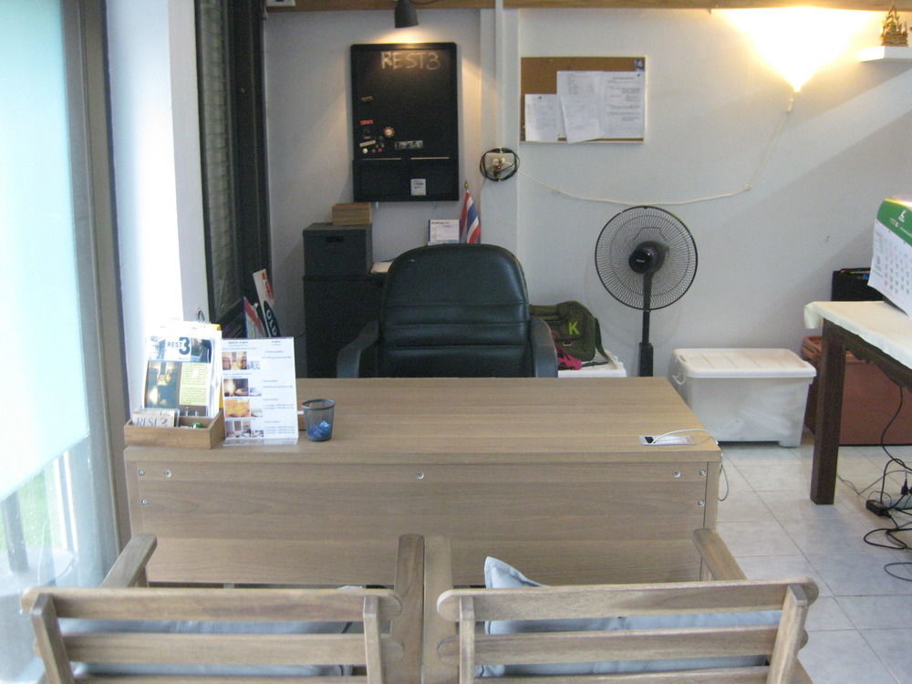 Hostel Rest 3 *